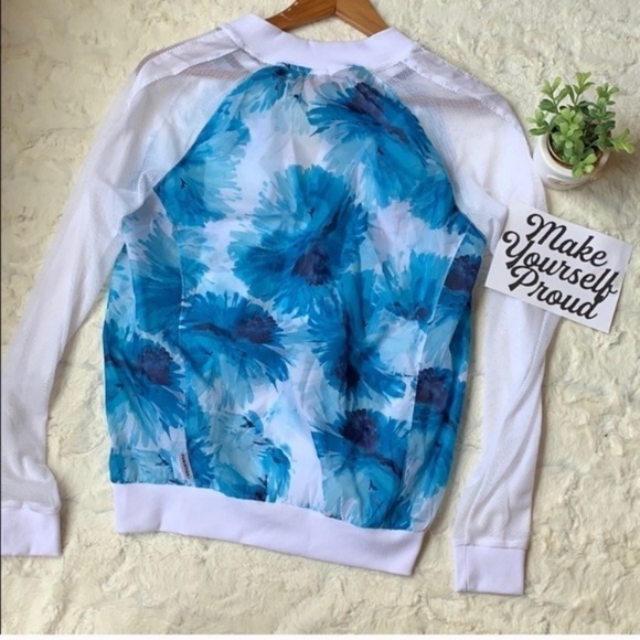 FABLETICS spring blue floral mesh sleeve zip light jacket - Picture 5 of 8